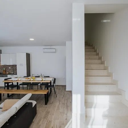 House Marija Drvenik Mali * טרוגיר