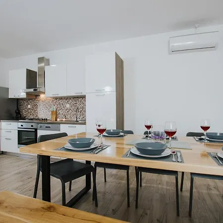 House Marija Drvenik Mali בית נופש *